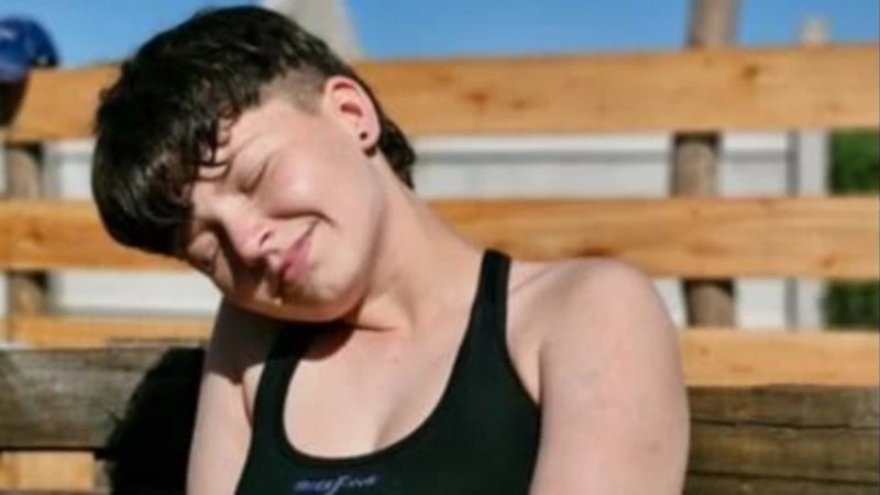 Una adolescente de 18 años fue apuñalada en el cuello a la salida de un boliche y murió