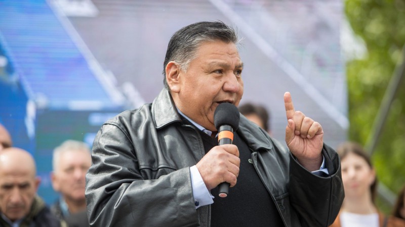 Petroleros llaman a "defender Comodoro" y convocan a una movilización este lunes ante el posible retiro de YPF y la venta de Manantiales Behr