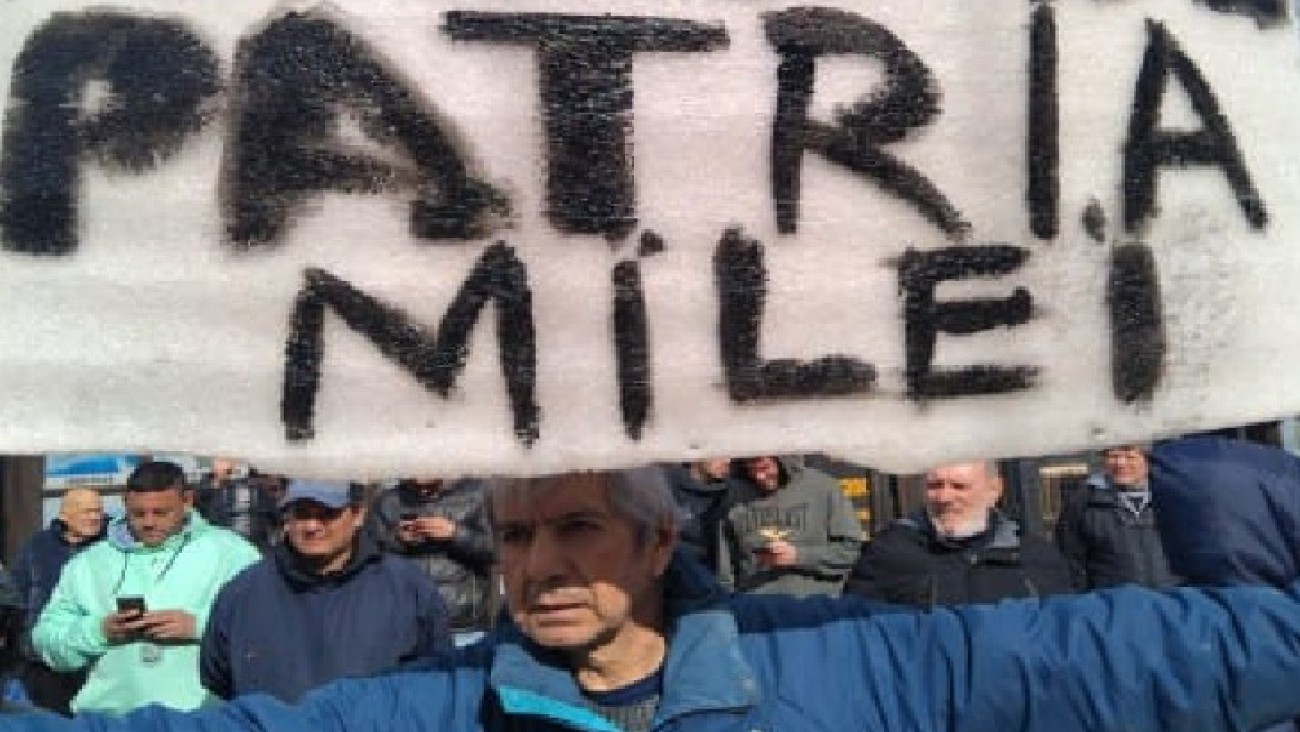 Milei no pudo realizar su acto en Ushuaia y debió regresar a Buenos Aires