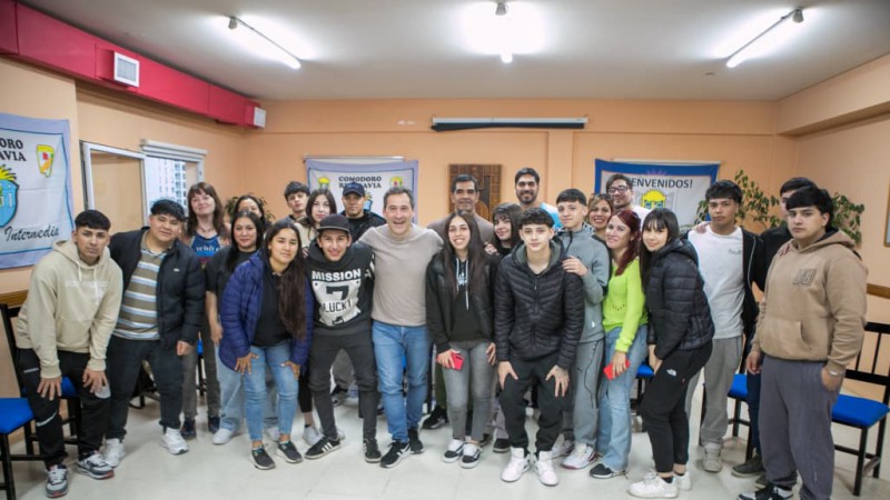 Juan Pablo Luque se reunió con jóvenes en Comodoro y escuchó sus preocupaciones sobre empleo y futuro
