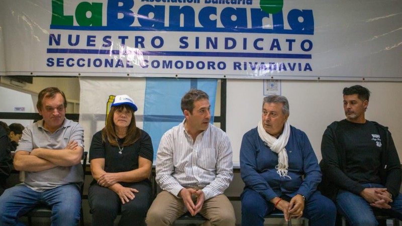 Fuerte mensaje político de Luque en un encuentro con trabajadores: "El 26 de octubre se vota si dejamos avanzar este modelo o si lo enfrentamos"