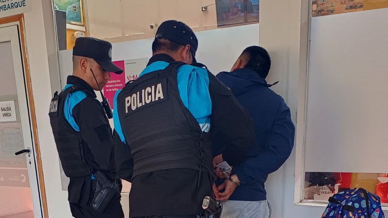 Querían escapar de la ciudad y terminaron detenidos en la terminal de Comodoro