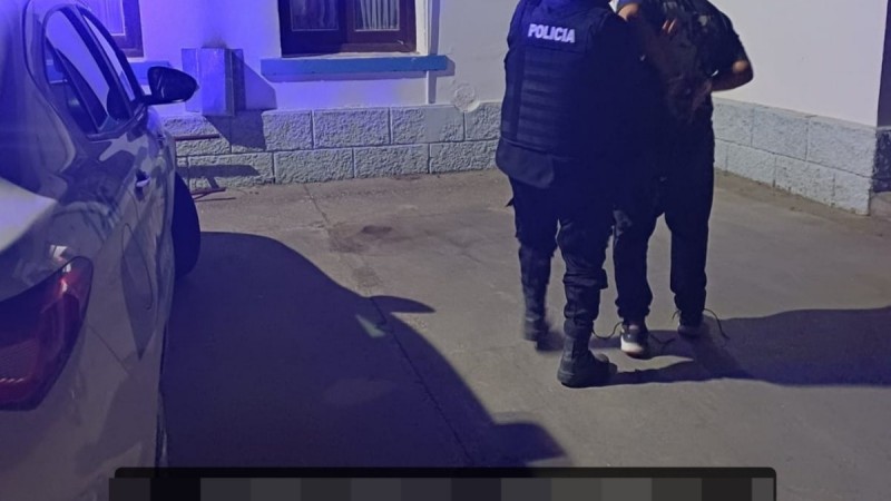 Detuvieron a un hombre en Comodoro tras amenazar con un cuchillo y causar daños en una vivienda