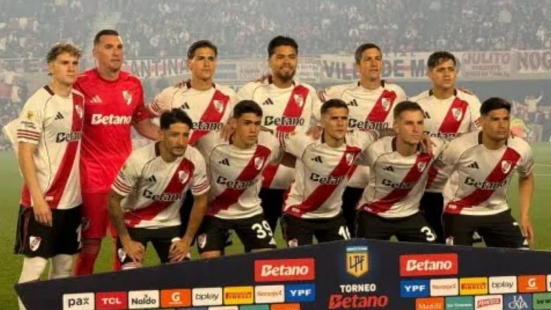 River volvió a naufragar en el Monumental: Sarmiento lo sorprendió y se fue silbado