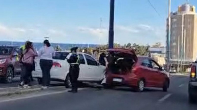Comodoro: dos autos chocaron sobre la Ruta 3
