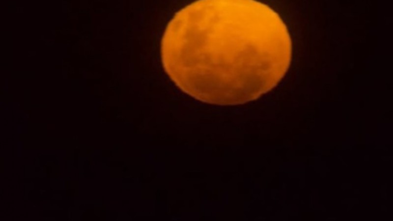 Brilló sobre la Patagonia la Superluna más grande del año