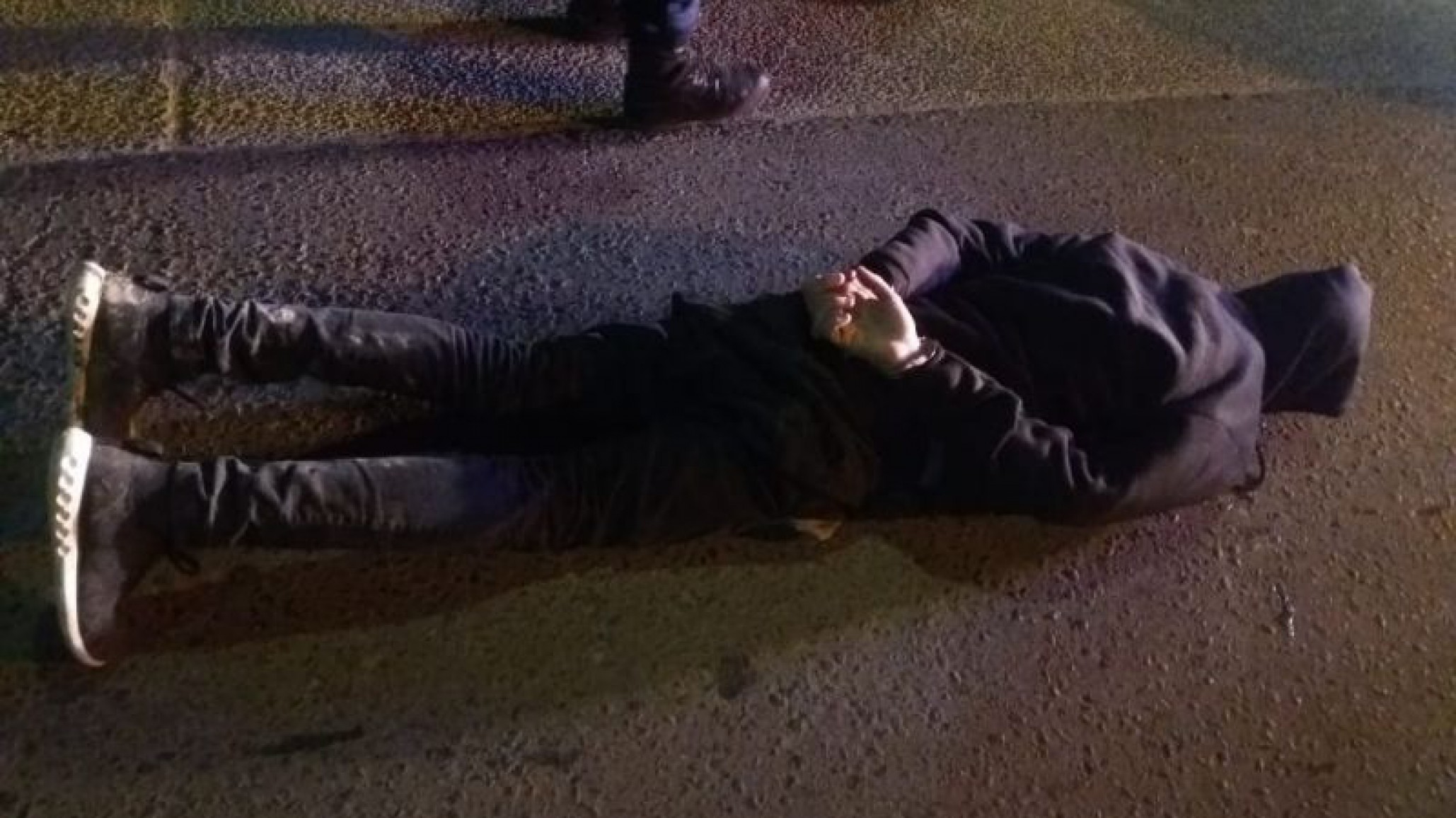 Dos hombres intentaron ingresar a un domicilio y robar una moto:uno de los delincuentes fue detenido