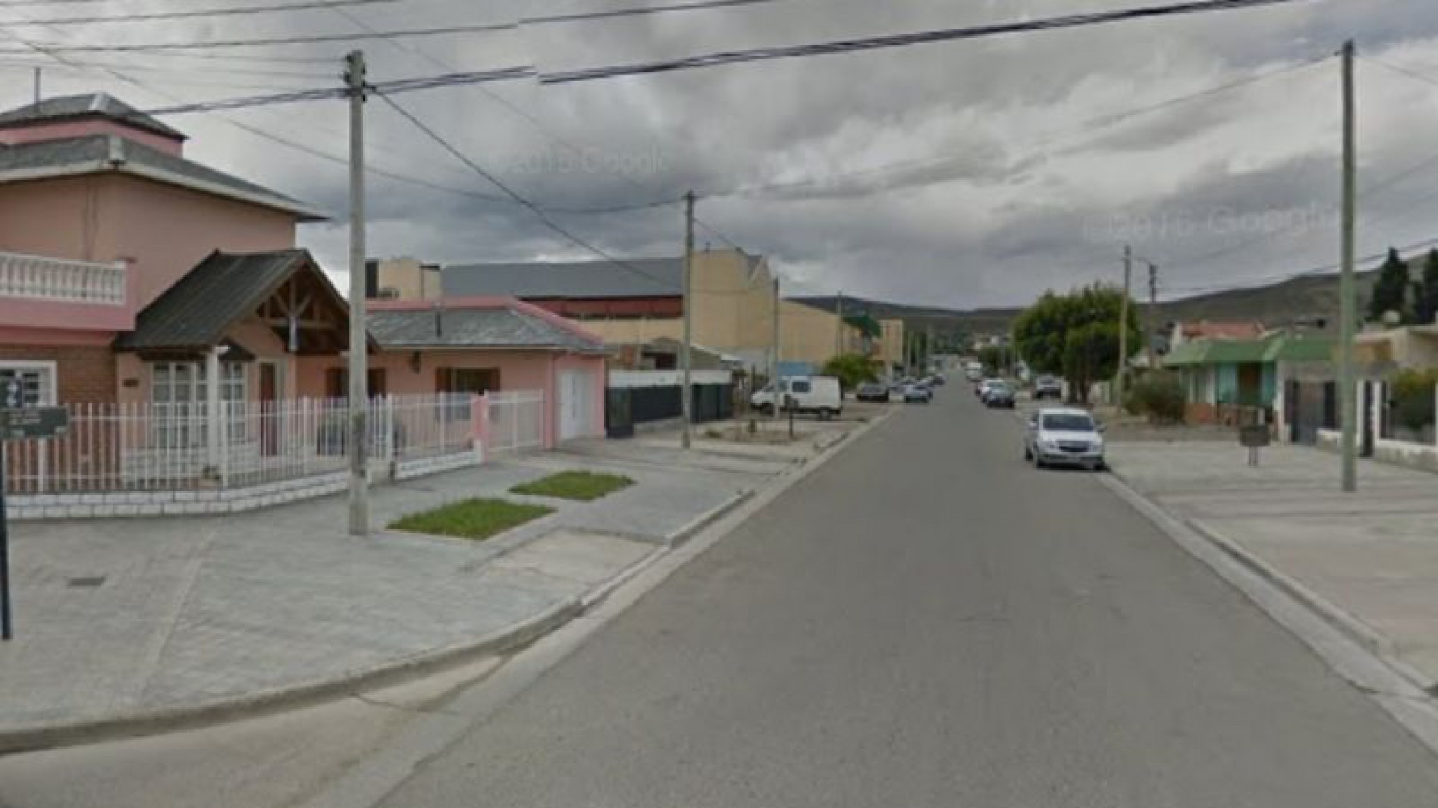 Saltaron el portón perimetral, rompieron la ventana y robaron en una casa de familia