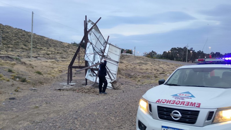 Temporal en Comodoro: "Están trabajando en techos y carteles caídos en toda la ciudad"