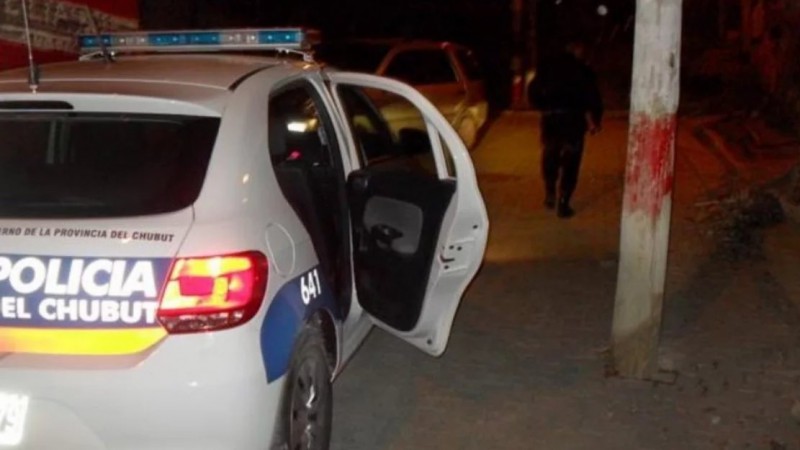 Tiroteo en Máximo Abásolo: vecinos escucharon entre 30 y 50 disparos y un auto rojo escapó del lugar