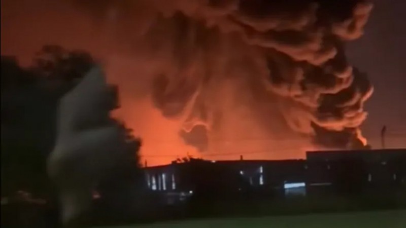 Explosión en Ezeiza: cortan la Autopista Ezeiza-Cañuelas por un incendio de gran magnitud