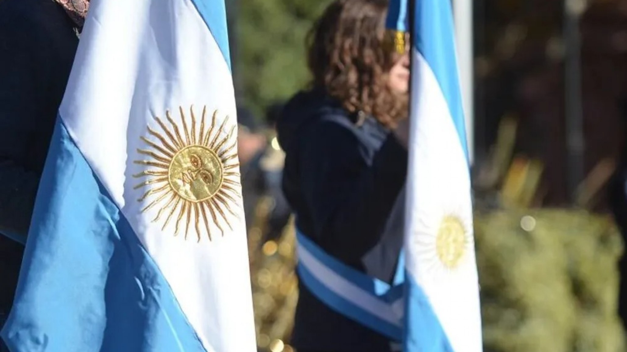 La emoción de un papá comodorense: por segunda vez uno de sus hijos fue elegido para llevar la bandera nacional