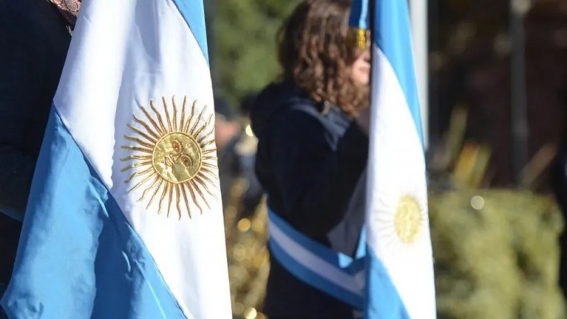 La emoción de un papá comodorense: por segunda vez uno de sus hijos fue elegido para llevar la bandera nacional