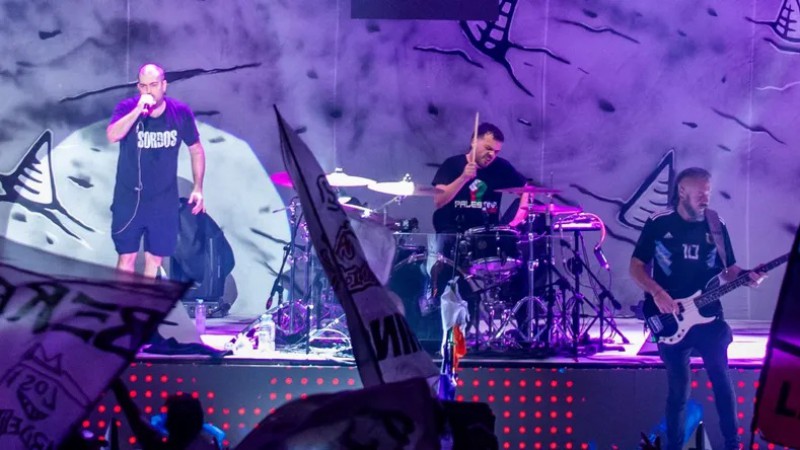 Se repite el caos: el baterista de Don Osvaldo detenido por decir "bomba" en el Aeropuerto