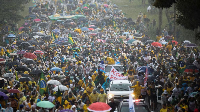 Rayo impactó en manifestación pro-Bolsonaro en Brasilia: al menos 34 heridos
