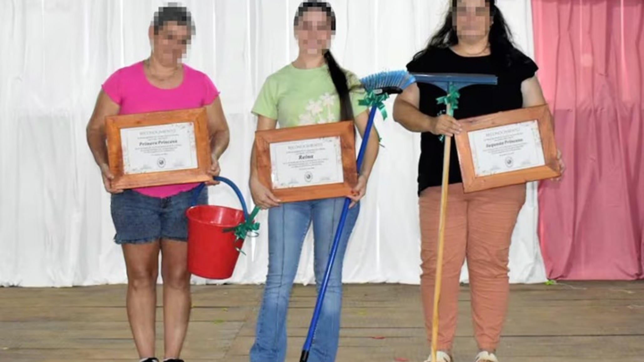 Polémica en Misiones: El municipio celebró el Día de la Mujer regalando escobas y baldes