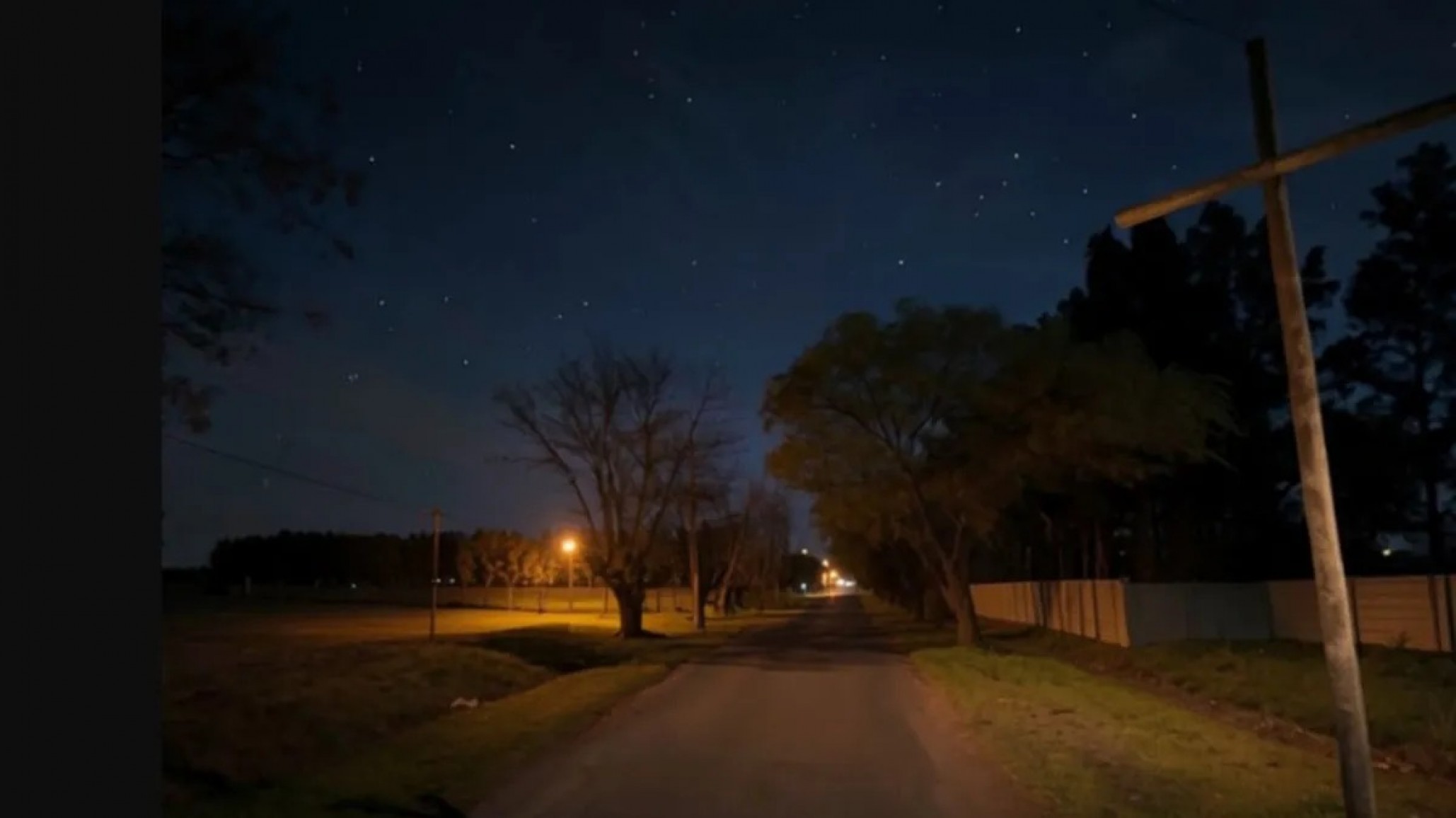 Escándalo: suspendieron a un policía que fue filmado teniendo sexo frente a un cementerio