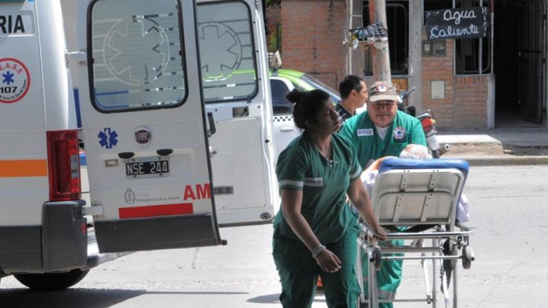 Se clavó un puñal en el pecho frente a la tumba de su esposa