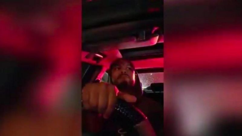 Transmite en directo su muerte