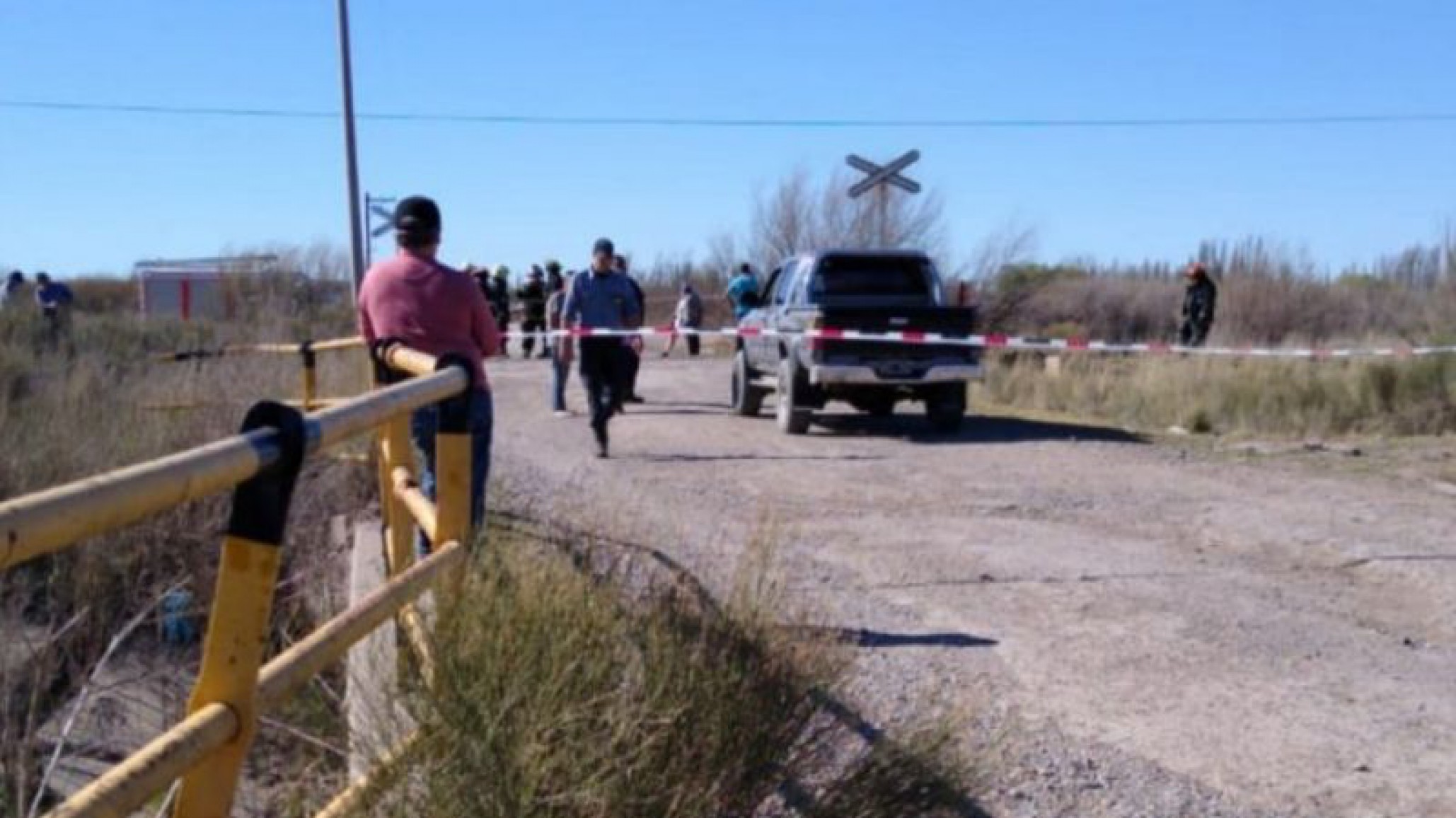 Accidente fatal: un nene y su abuela murieron al chocar con un tren