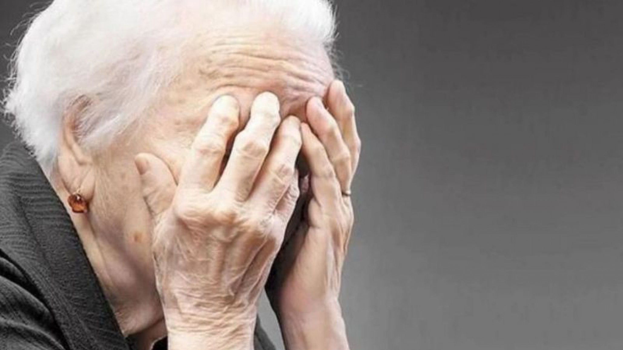 Escalofriante: mató a su abuela y escondió el cuerpo debajo de una cama, lo atraparon