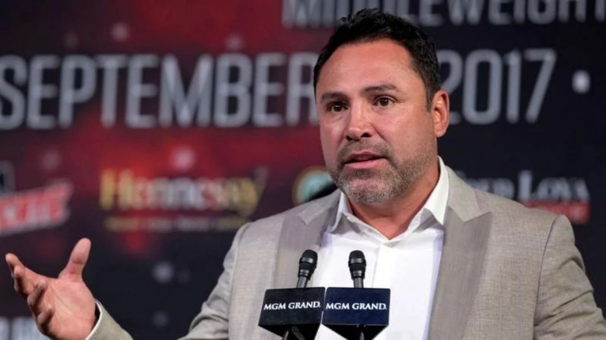 Denuncian por agresión sexual al ex boxeador Oscar De La Hoya
