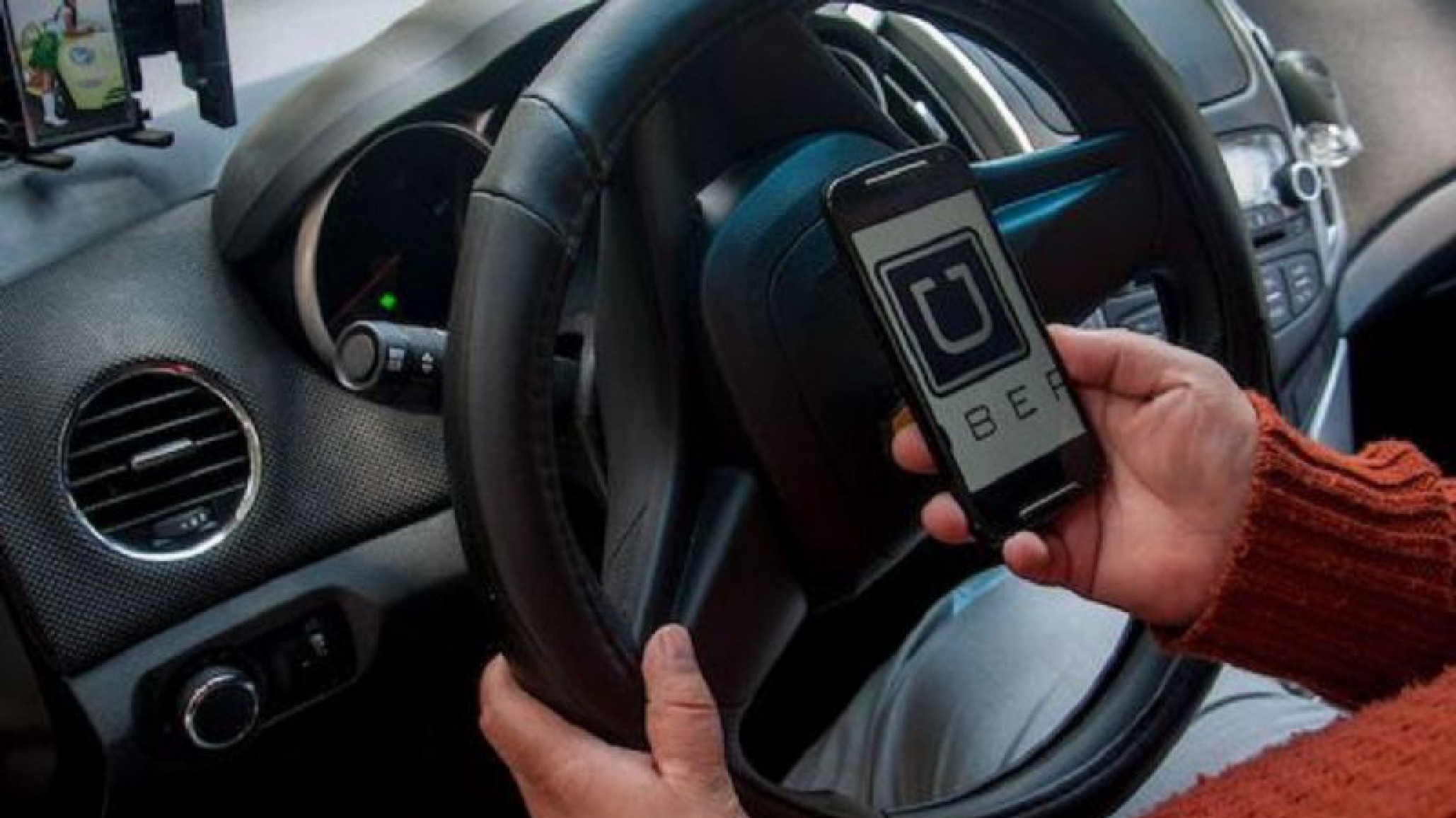 Buenos Aires: la quiso secuestrar el UBER y se tiró del auto en movimiento