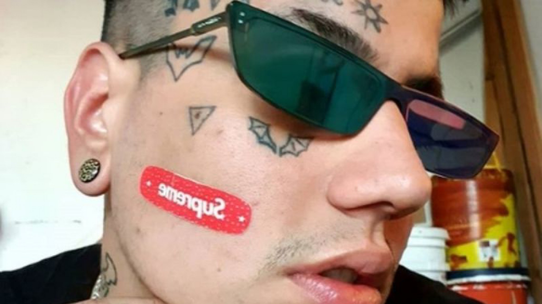 Duki escucha y recomienda otro trapero “Navidad sin ti” ¡Qué buena onda!