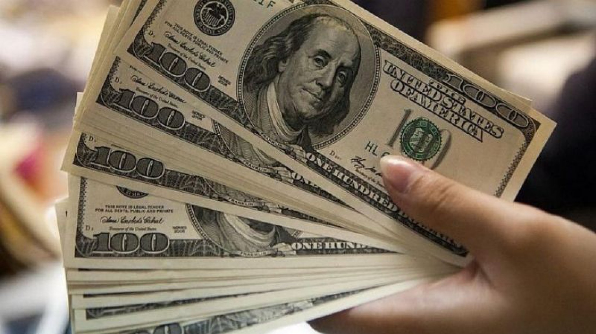 Medidas del Gobierno: El dólar turista ahora con un 30% de recargo llegando a los $82