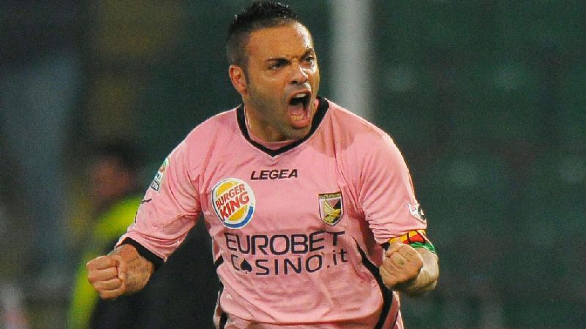 Condenan a prisión a ex figura del fútbol italiano por asociarse con la mafia