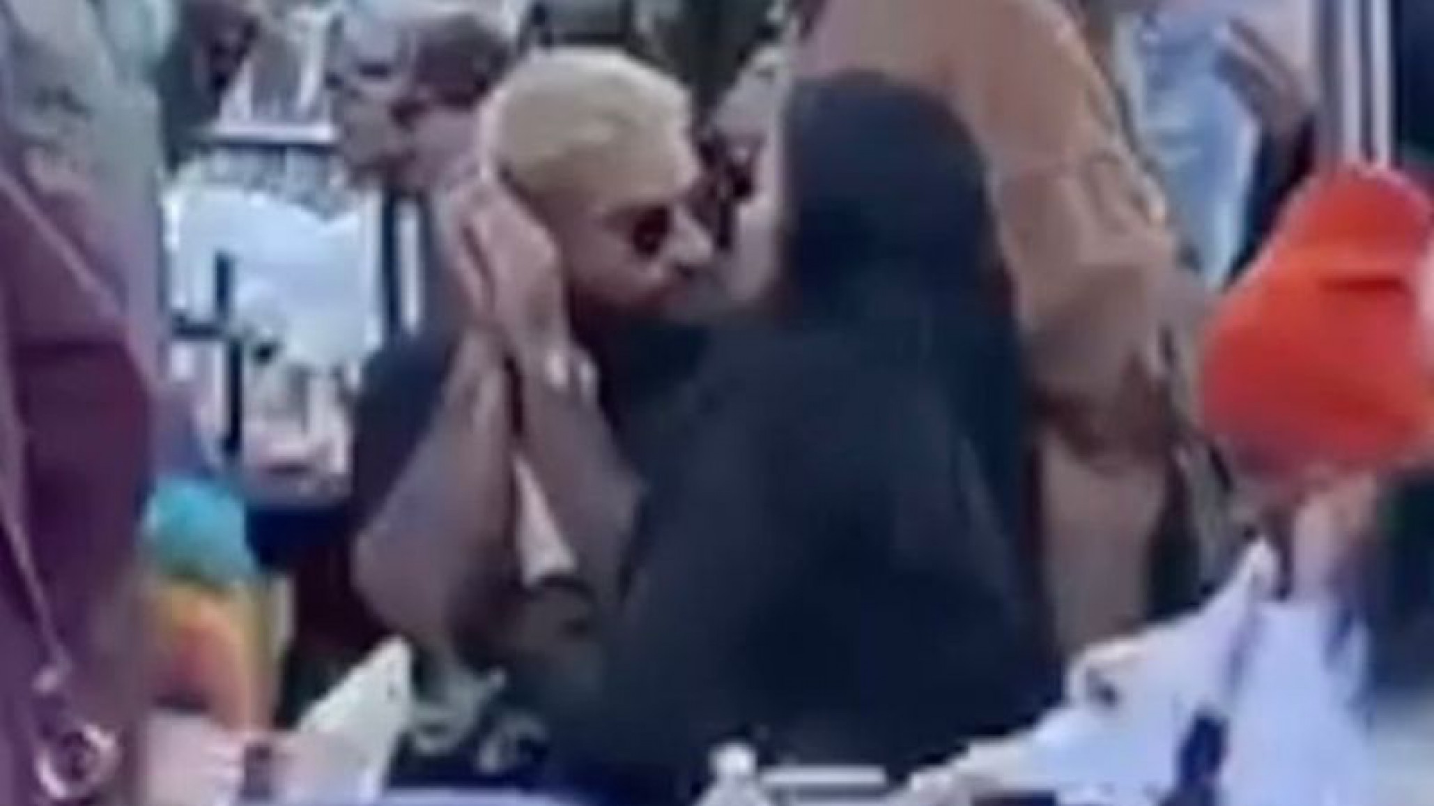 ¡Maluma en Islandia! El cantante compartió una postal imperdible y nueva novia