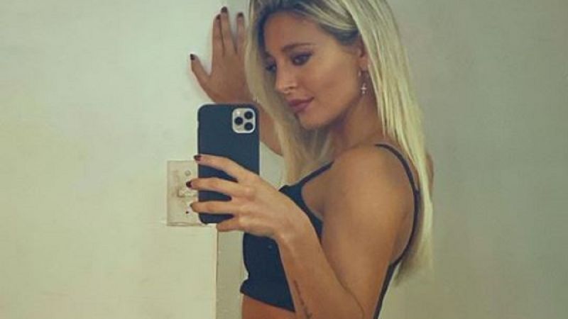 ¡Sol Pérez festejó sus 5 millones de seguidores en tanga y frente al espejo!