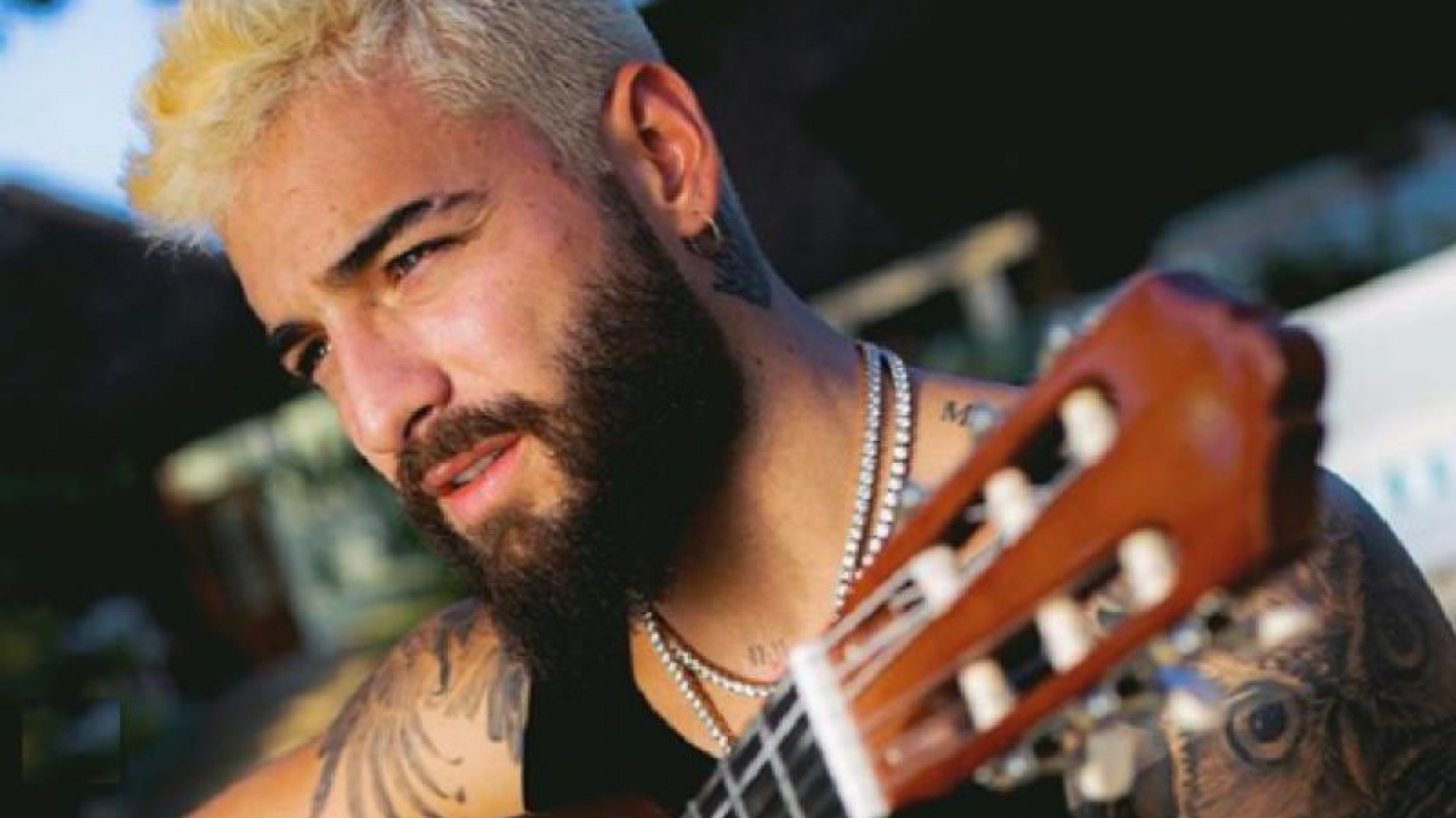 ¿Un palito para su ex? Maluma se mostró sonriente con un particular mensaje