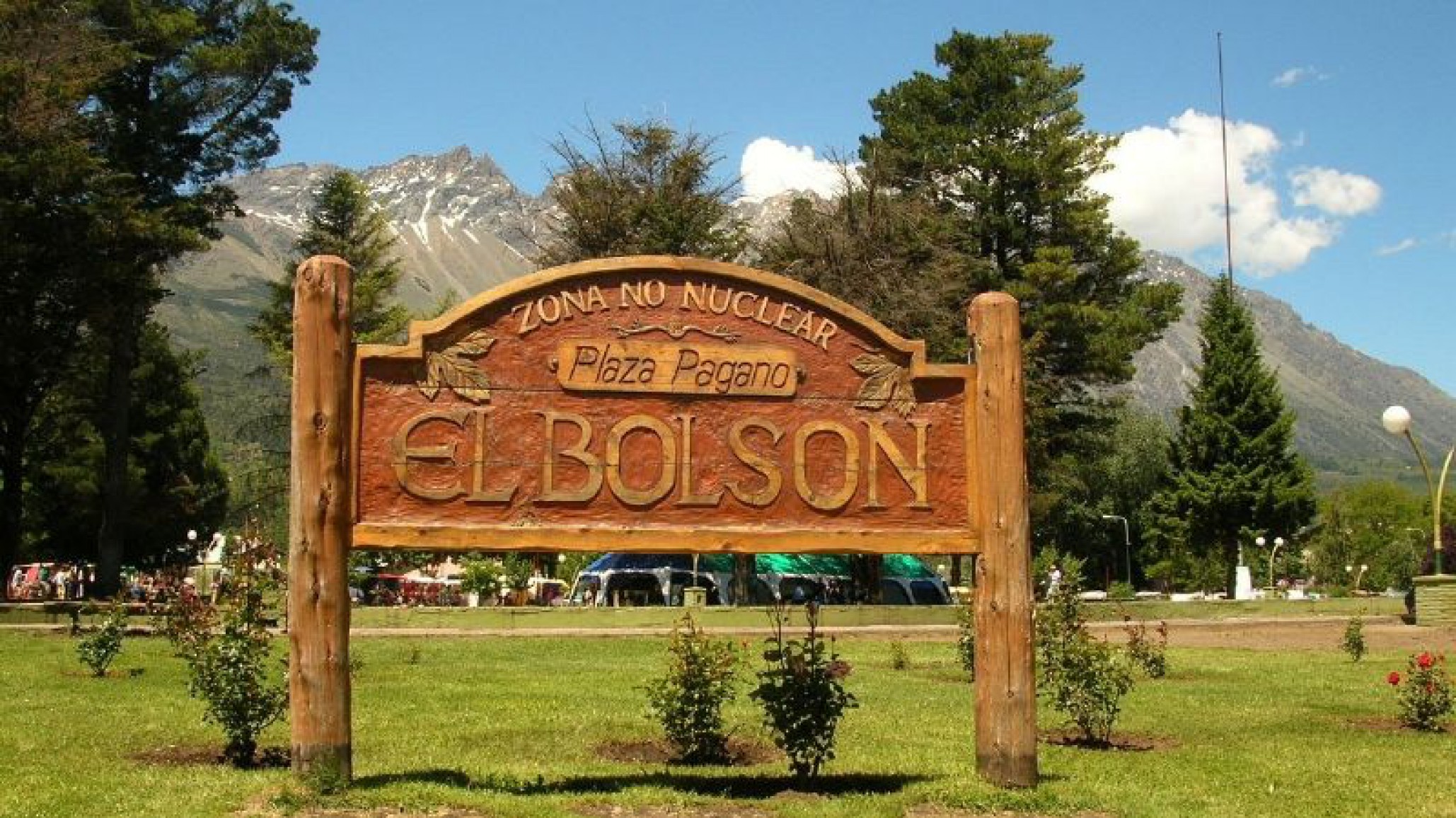 El Bolsón: Bomberos Voluntarios combaten un importante incendio forestal