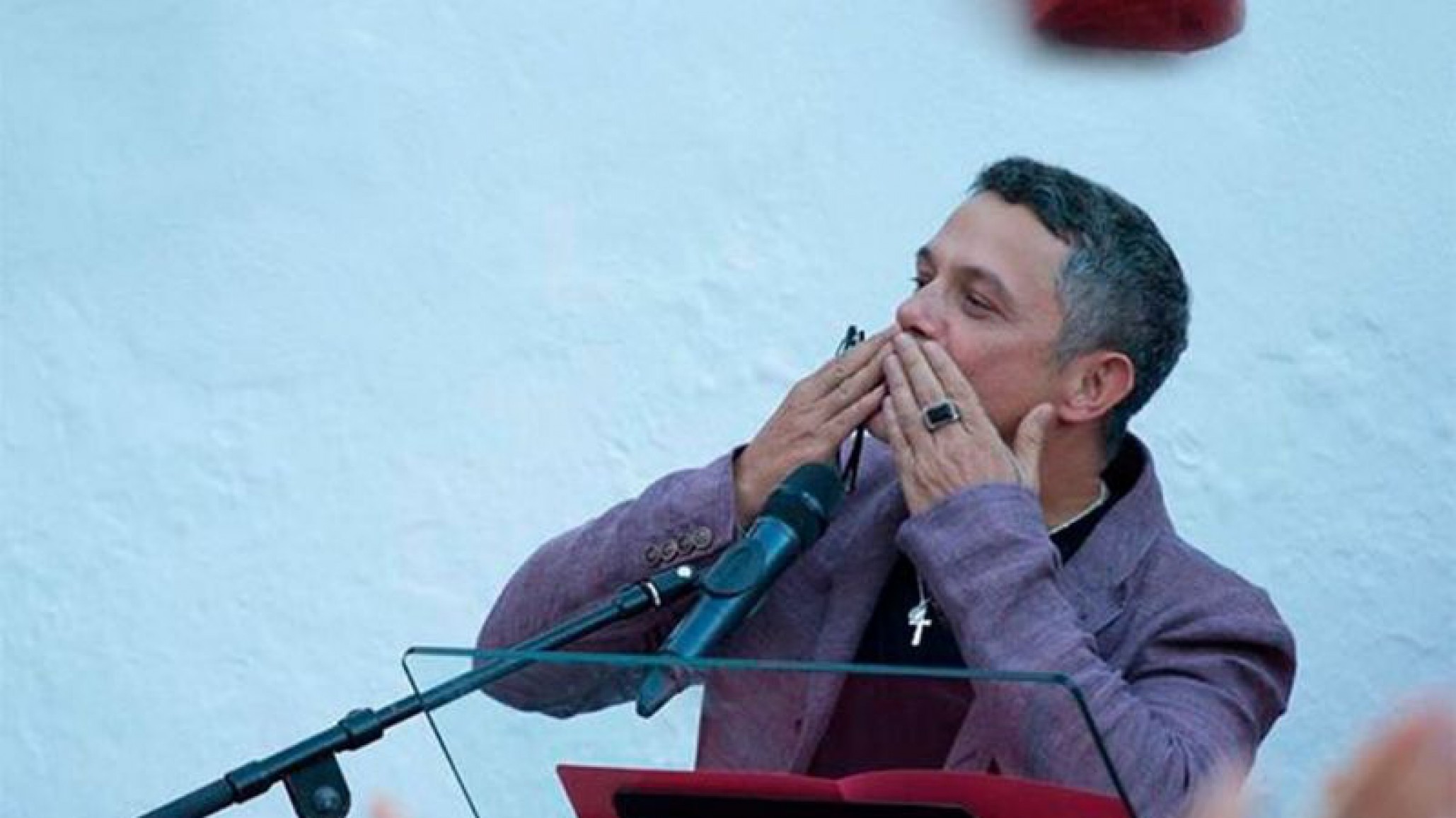 Alejandro Sanz en cuarentena: ”Ahora que podemos respirar tenemos que ir con mascarilla”’