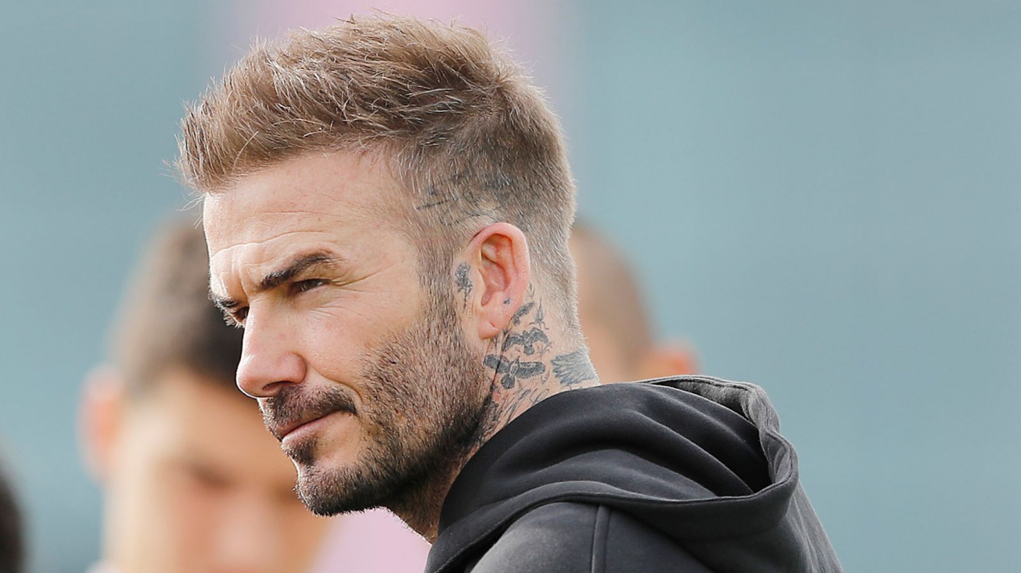 David Beckham reapareció con un look que desmiente su presunto trasplante de pelo