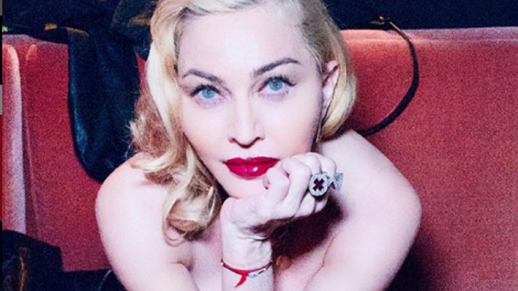 En ropa interior y body de red, Madonna mostró el inicio de un tratamiento