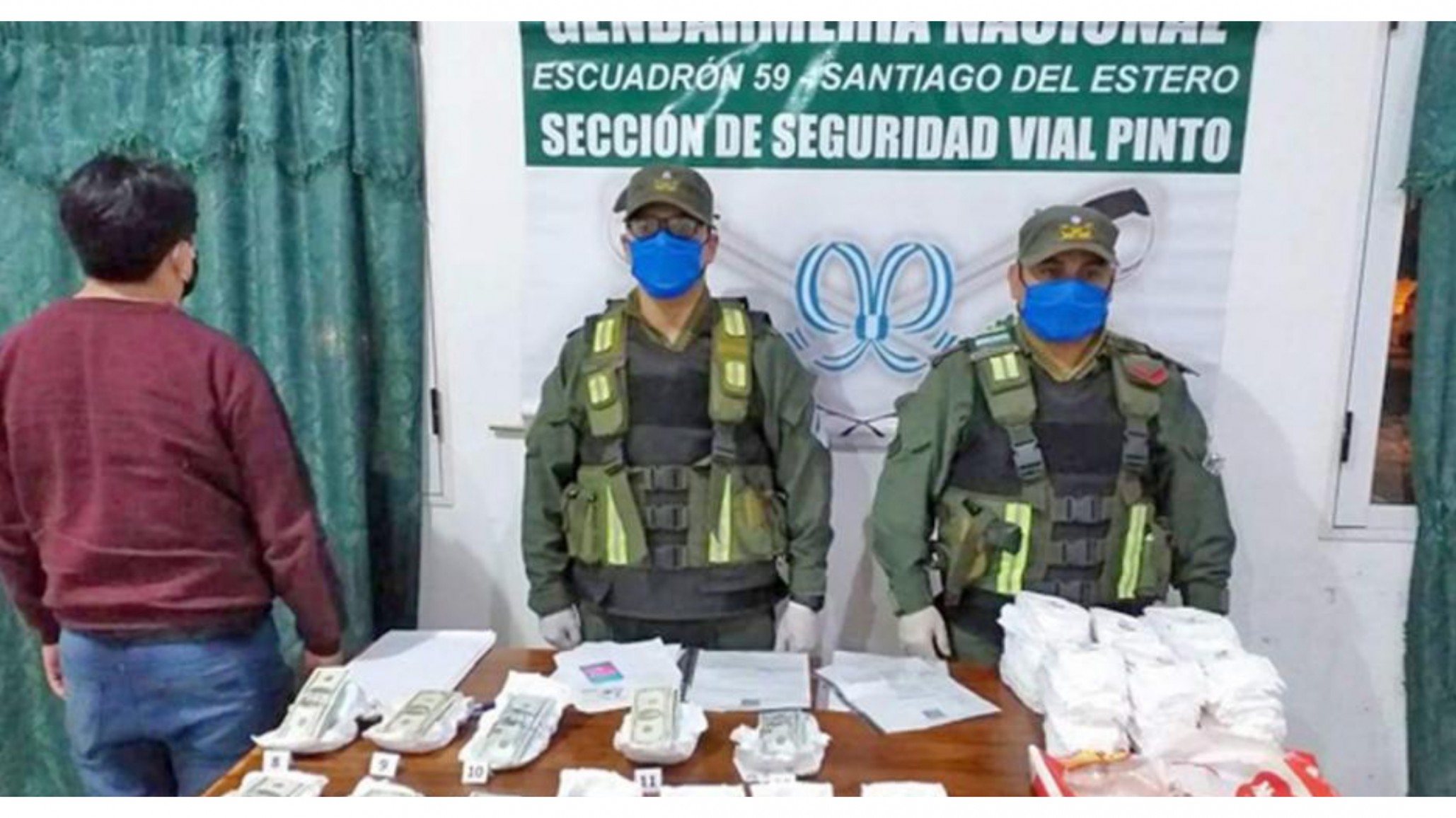 ¡Los pañales más caros! bolivianos trasladaban U$S 37 mil dólares escondidos en pañales