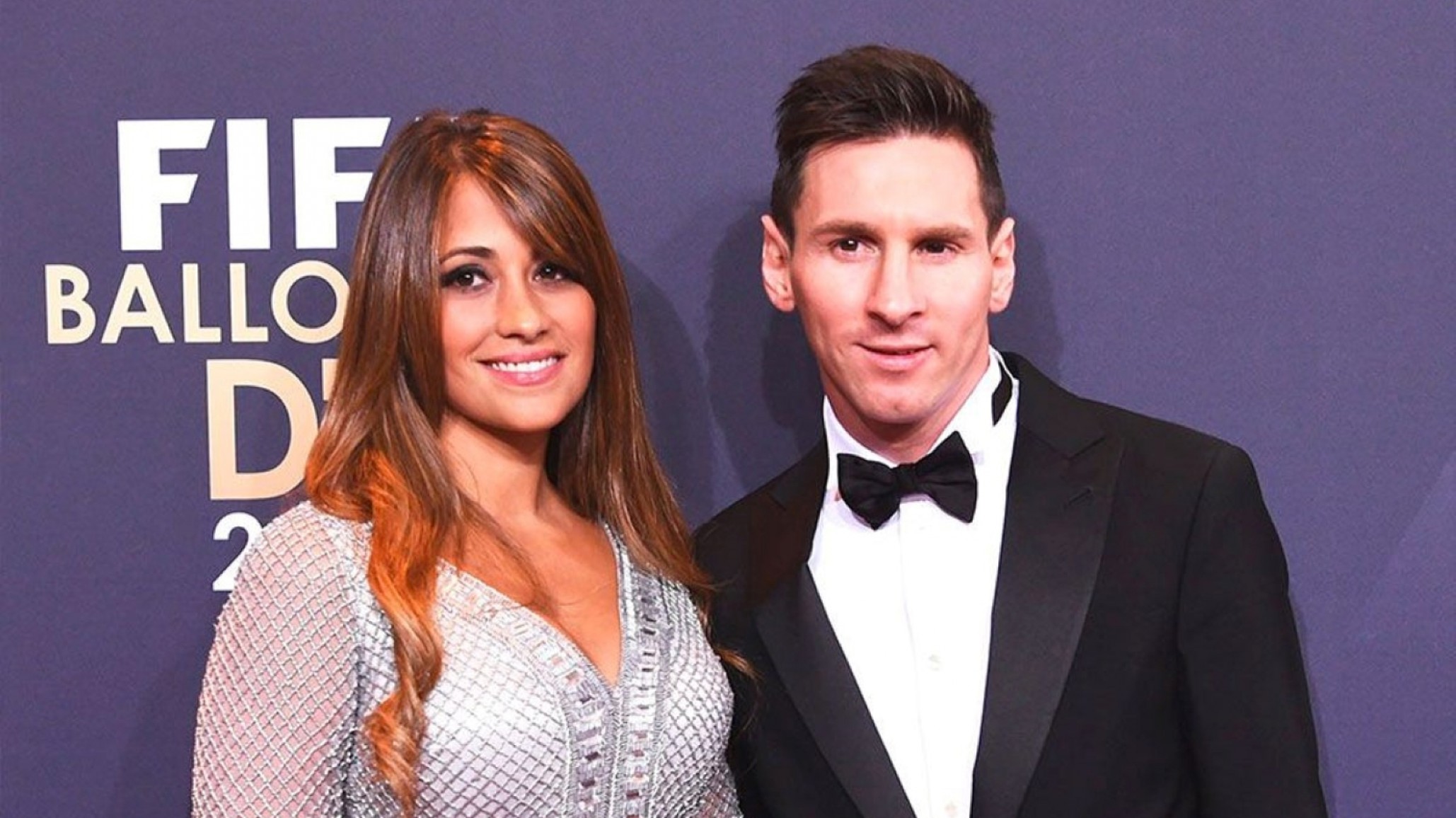 ¡Apasionados! Messi y Antonela a puro beso se volvieron virales