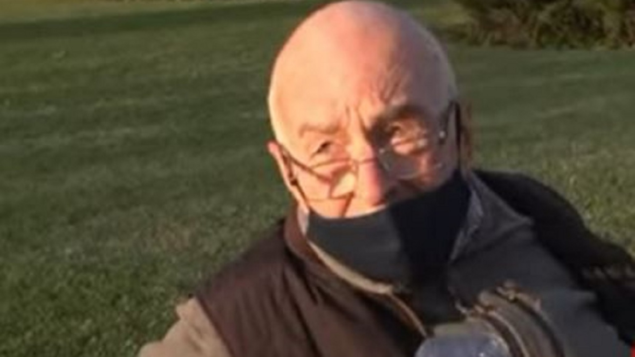 Rompió la cuarentena para ir a tomar sol