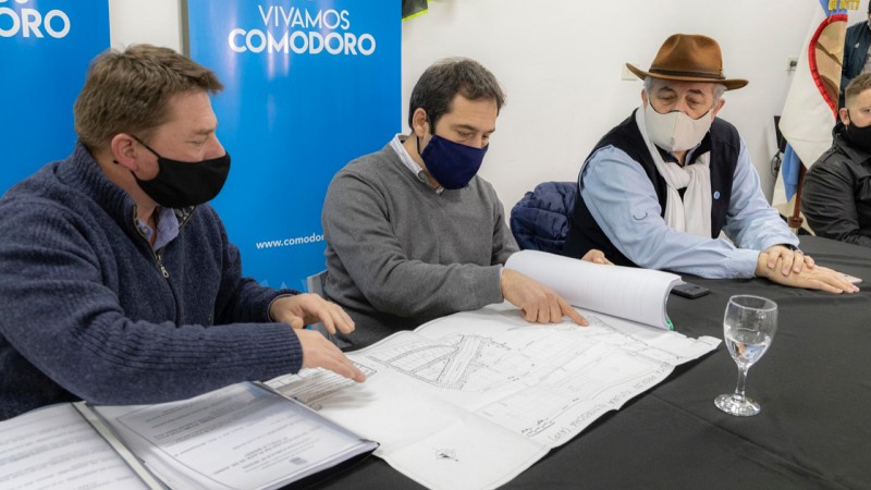 En Comodoro abrieron licitaciones se embellecerán espacios públicos y ejecutarán pavimento “estamos saldando deudas enormes”