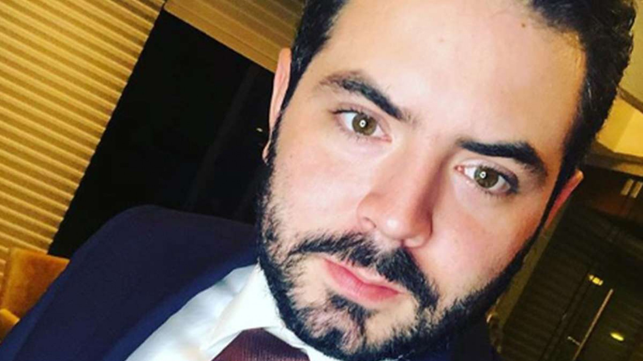 “Qué oso” José Eduardo Derbez se mostró desnudo