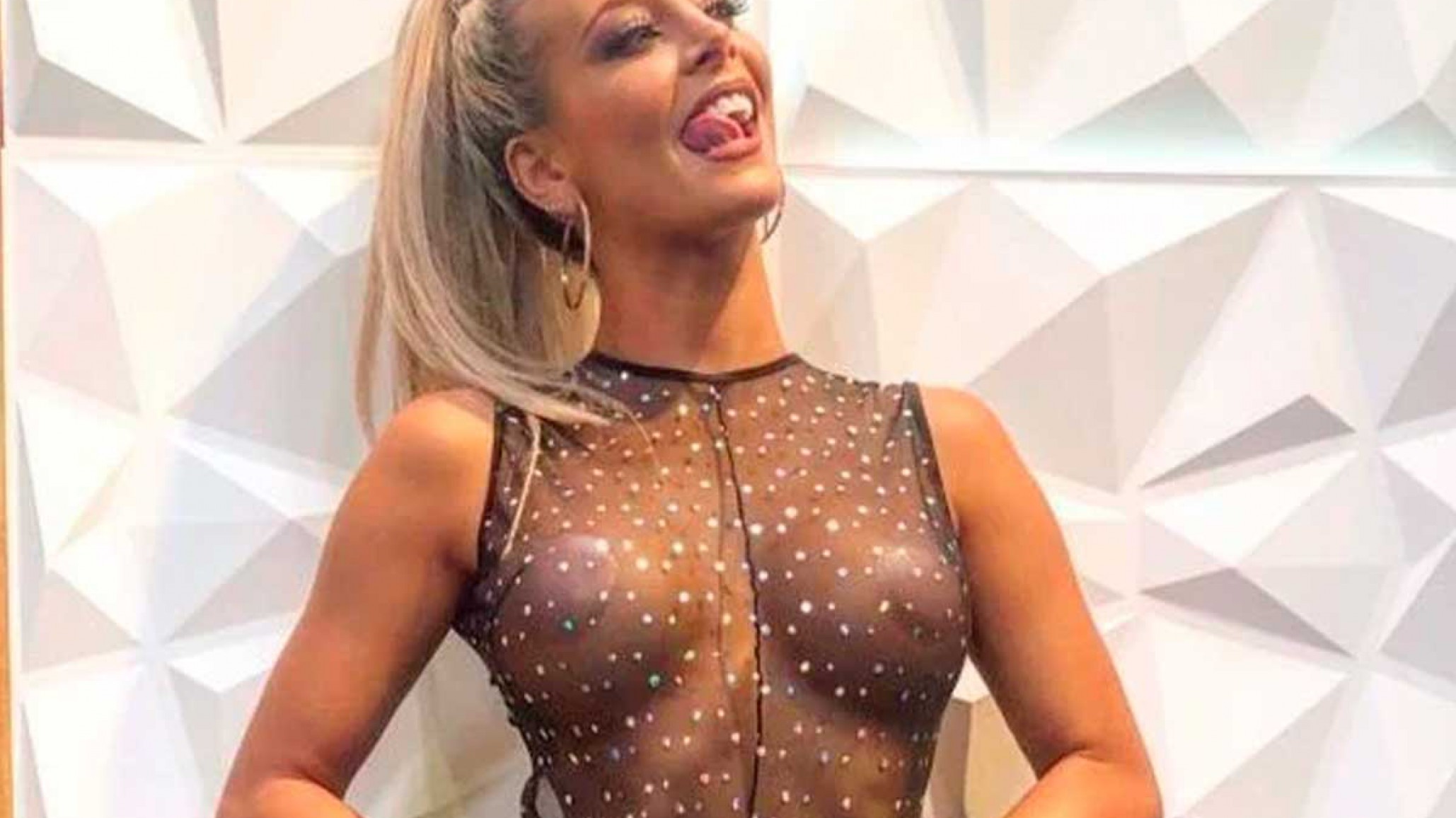 Sol Pérez levantó la temperatura con un vestido escotadísimo