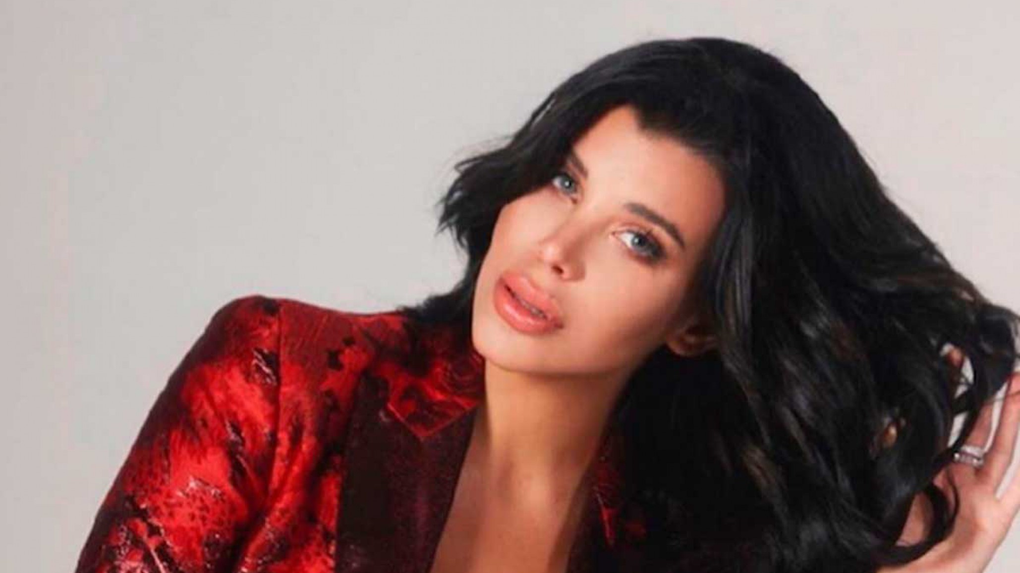 Charlotte Caniggia subió una foto de espaldas y microtanga pero fue criticada: ¿Qué pasó?