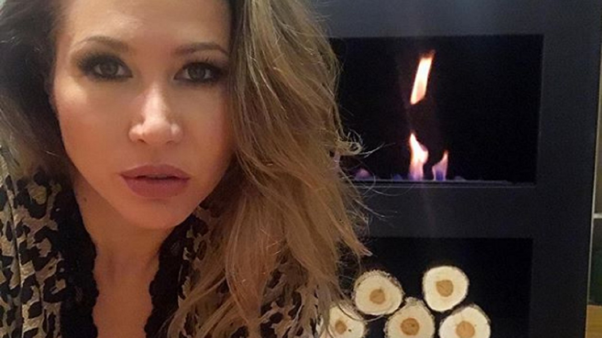 Adabel Guerrero y un profundo escote ¡Se le vio más de la cuenta!