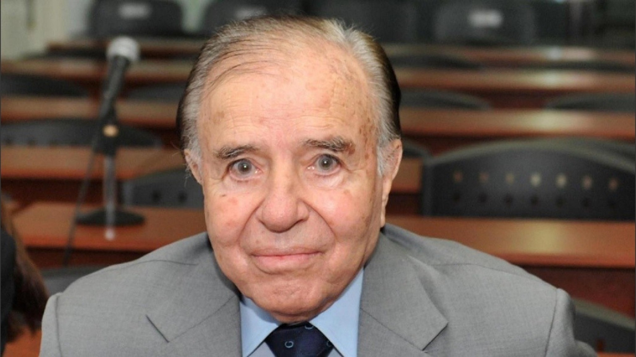 Carlos Menem permanece en grave estado