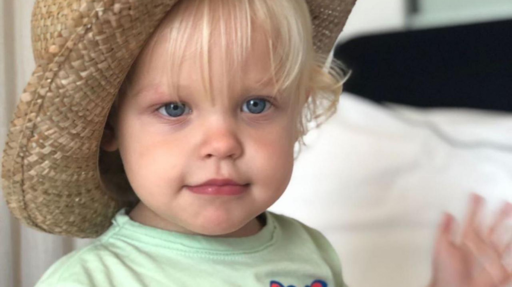 Marley sorprendido con el nuevo hobbie de su hijo Mirko ¡Cuidar sus plantas!