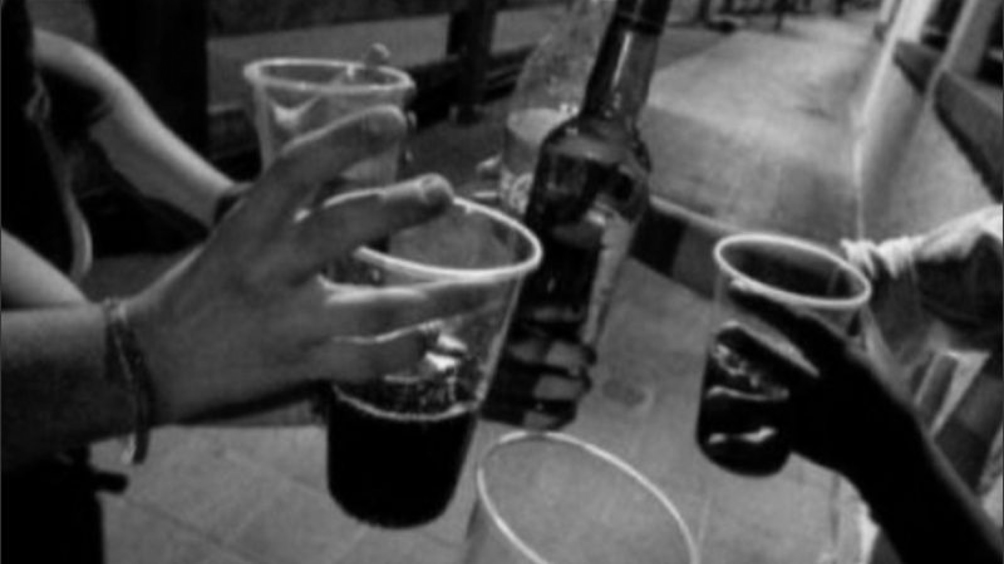 Se juntó a tomar con amigos, se “desconocieron” y le clavaron una puñalada en la yugular