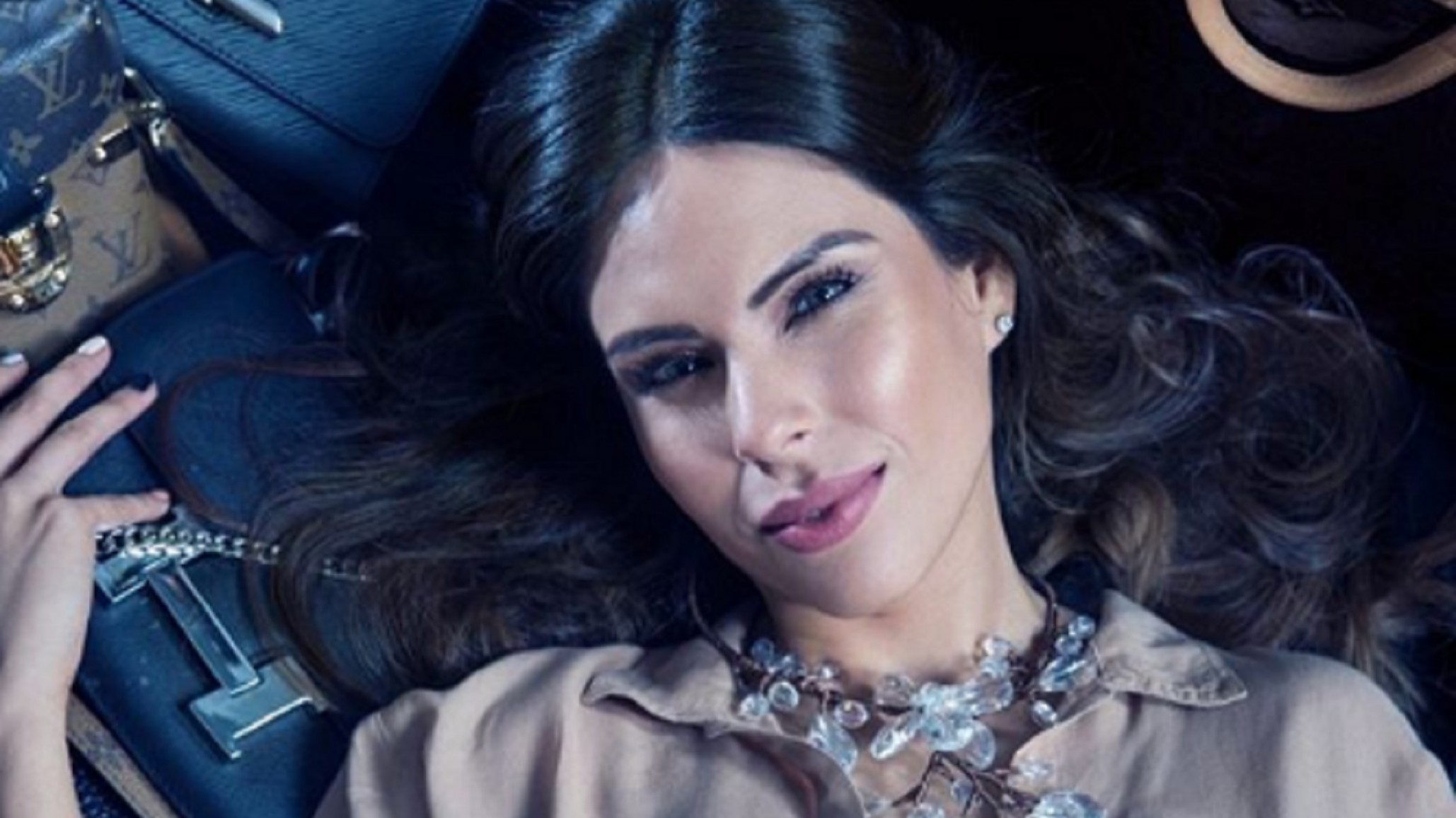 A Barby Franco ni el frío la detiene: bikini y pileta