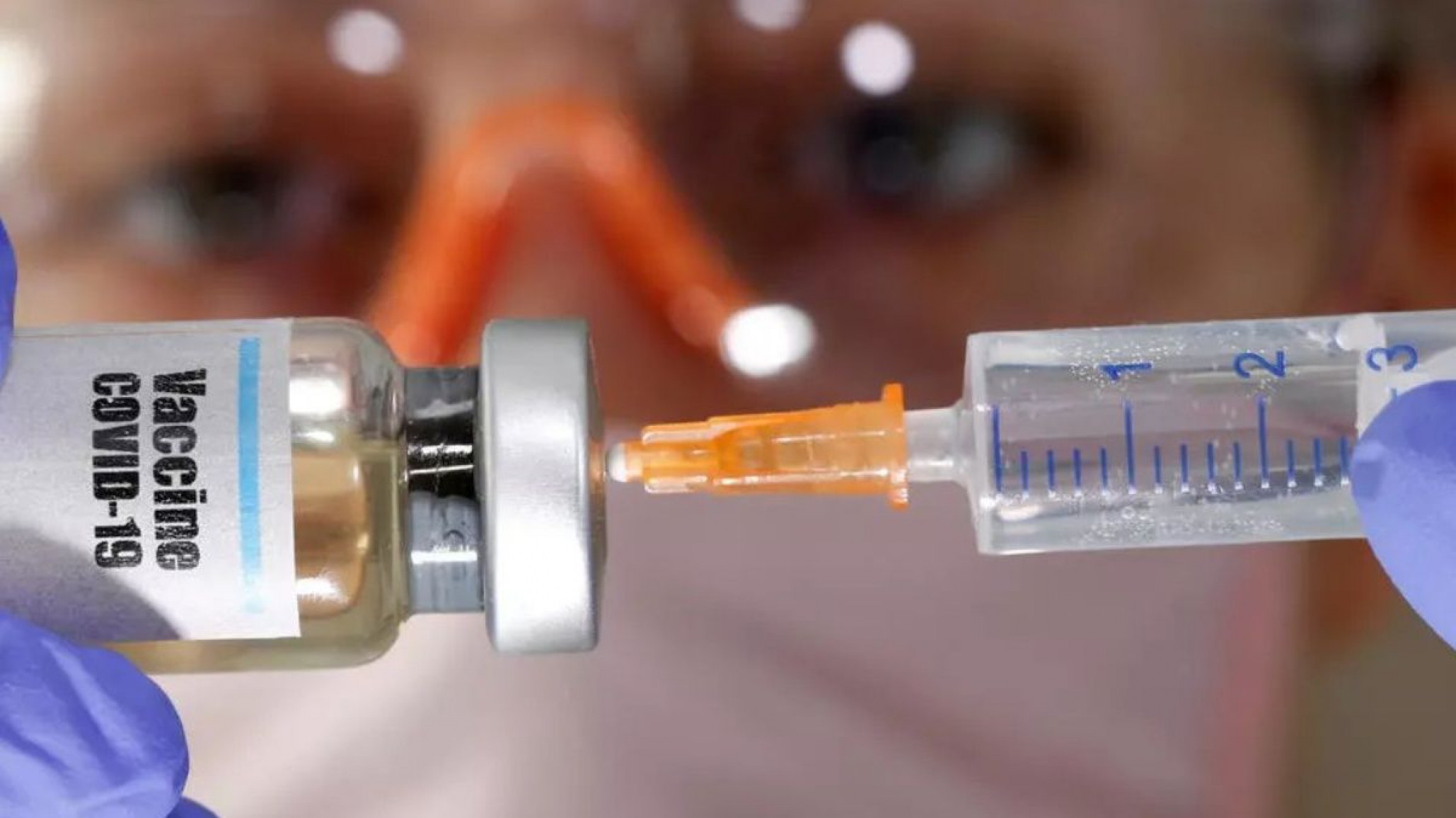 Coronavirus: suspenden los ensayos de la vacuna de Oxford por reacción adversa en un voluntario